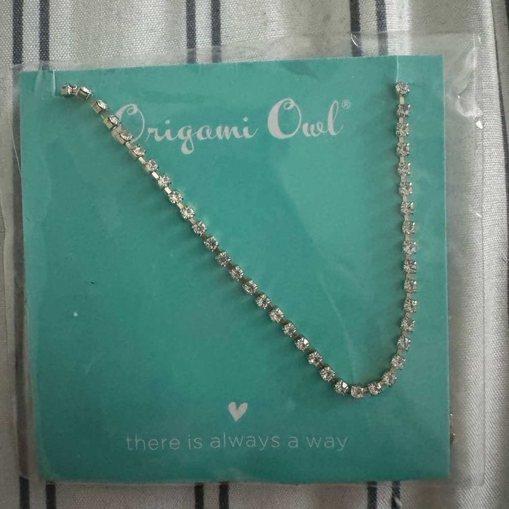 Origami Owl Silver Necklace mask holder chain-gold-brand new
